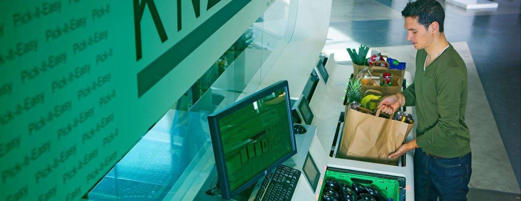 shopper selecting grocery items supported by pick-it-easy technology to improve accuracy and efficiency in e‑grocery fulfillment