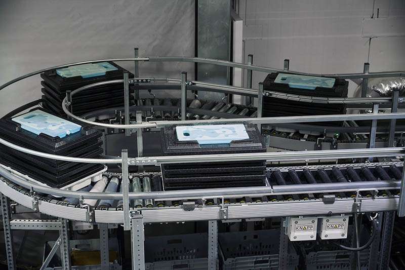 The all-temperature shuttles are stored in the shuttle system along with dry goods, refrigerated foods and perishable foods. The shuttles that store frozen goods have been rigorously tested with over 2 million cycles and 7,000 miles of travel.