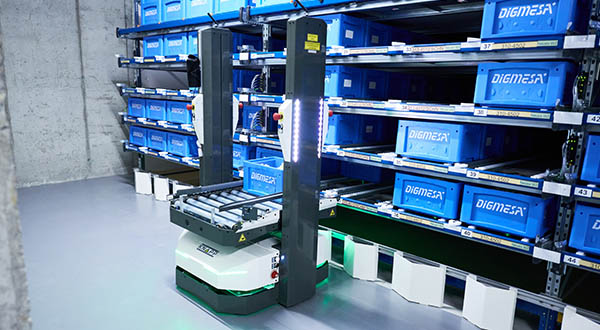 Photograph highlighting the concept of partner‑ability in AMR adoption, emphasizing the importance of choosing a vendor with deep intralogistics expertise, strong industry experience, reliable customer service, and the ability to support long‑term value creation rather than simply selling a vehicle.