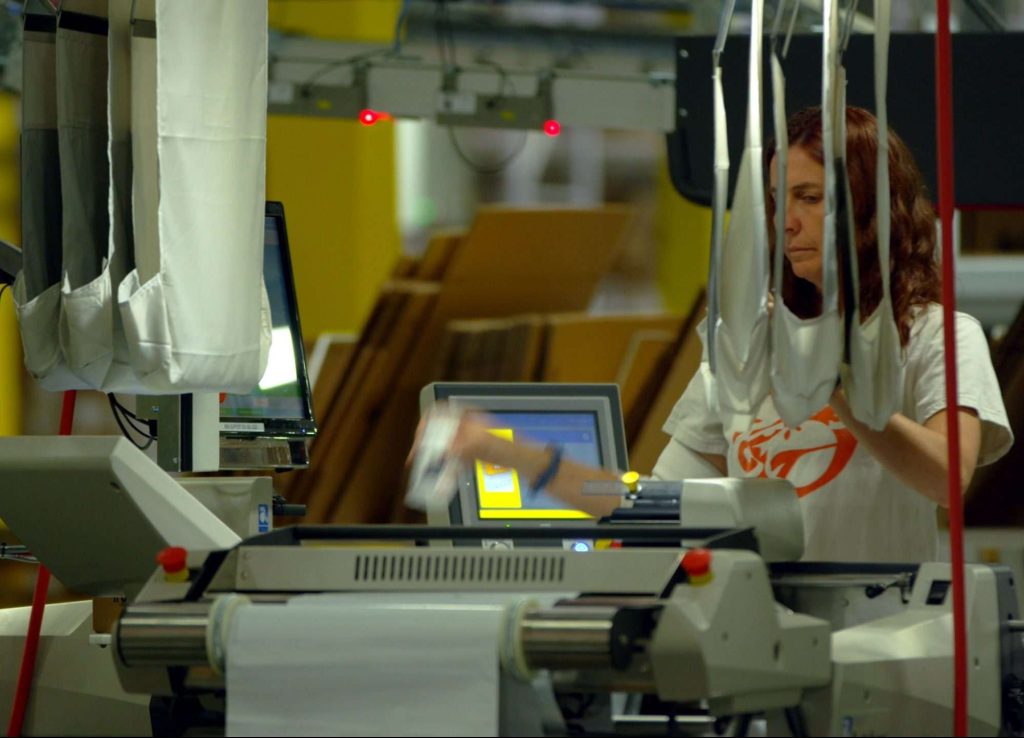 Image of a single pocket from an automated pocket sorter system, highlighting the carrier design used to sequence, buffer, and transport items efficiently in high‑throughput logistics operations.