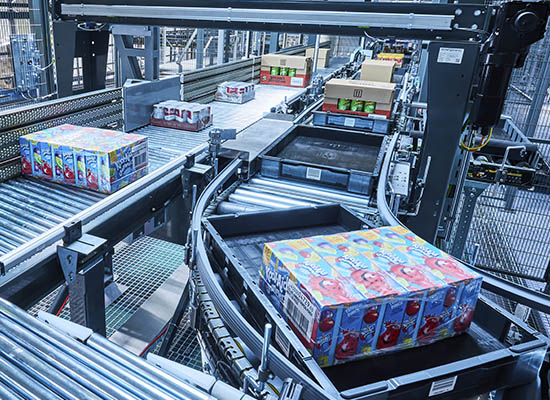 runpick conveyor system transporting goods efficiently to support flexible, cost‑effective omnichannel distribution and enable rapid reconfiguration of warehouse fulfillment operations.