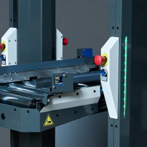 KNAPP Lift Handling Device with integrated width adjustment automatically adapting to varying tote and carton sizes, providing precise gripping, ergonomic support, and efficient material handling performance within automated warehouse workflows.