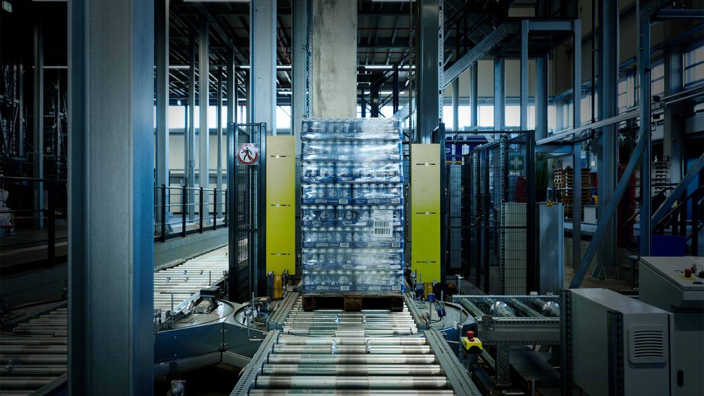 Efficient pallet handling image illustrating streamlined movement, buffering, and storage of palletized goods using automated equipment designed to improve throughput, enhance safety, and support reliable, high‑performance material flow in diverse warehouse environments.