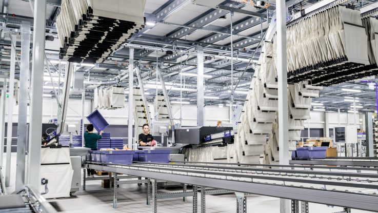 AutoPocket is our next-generation pocket sorter, engineered for high-speed, zero-touch fulfillment.