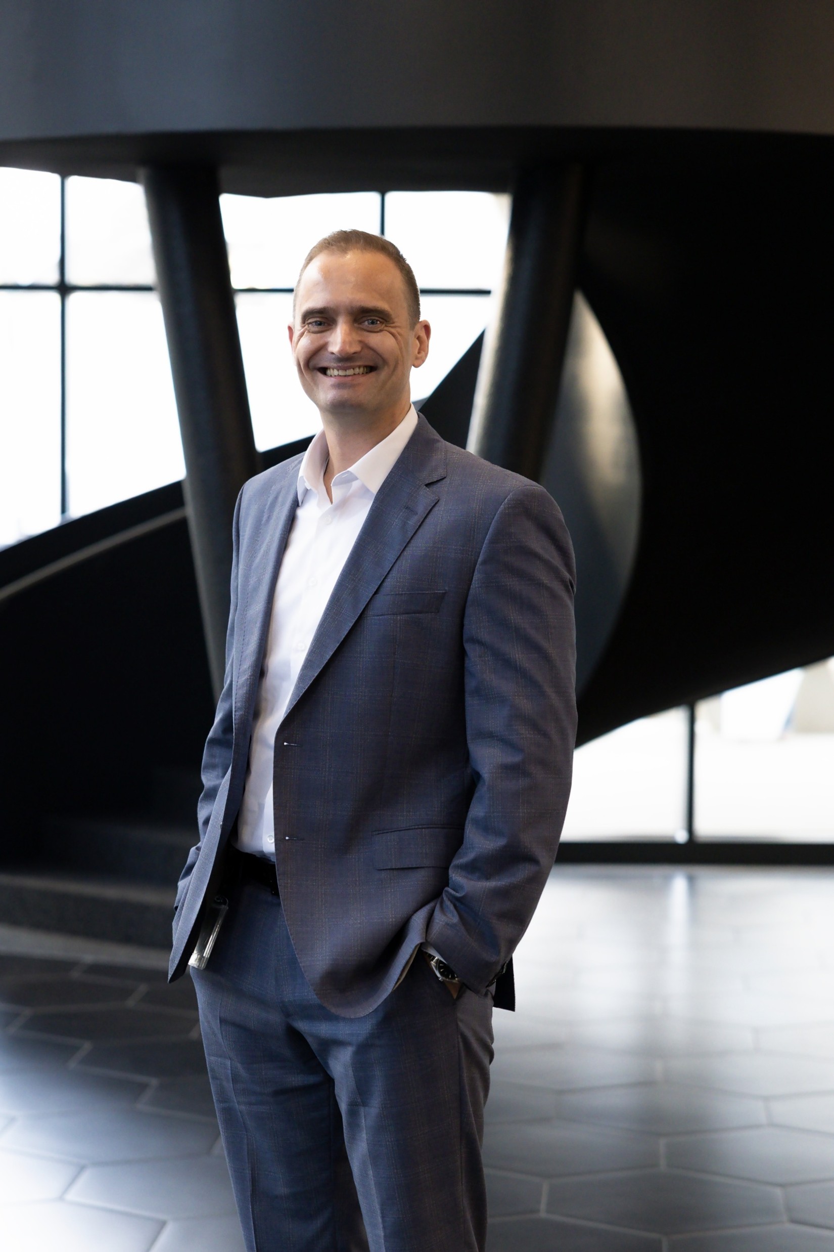 Portrait of Andreas Salznig, COO of KNAPP North America, highlighting his operational leadership, focus on organizational efficiency, and role in driving the company’s delivery of advanced automation solutions across the region.