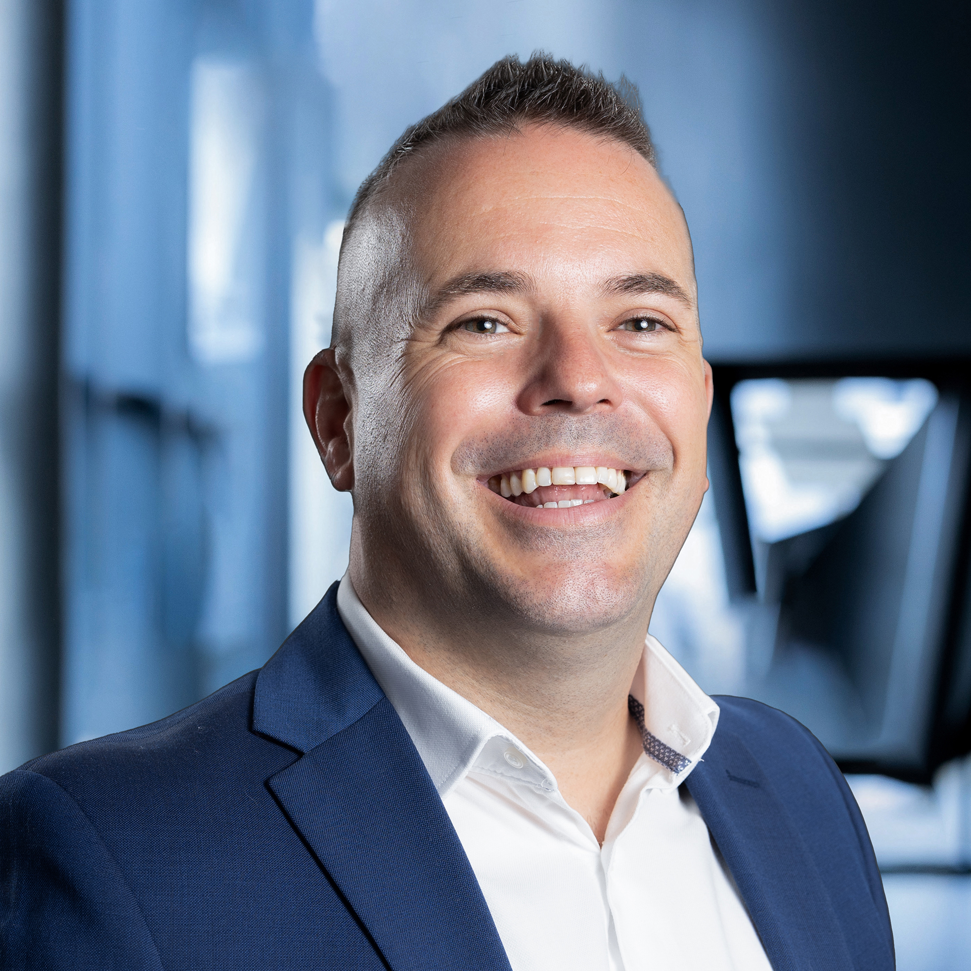 Scott Dukes, Sales Consultant for KNAPP’s Fashion Division, professional headshot emphasizing expertise in automated fashion fulfillment and advanced supply chain solutions.