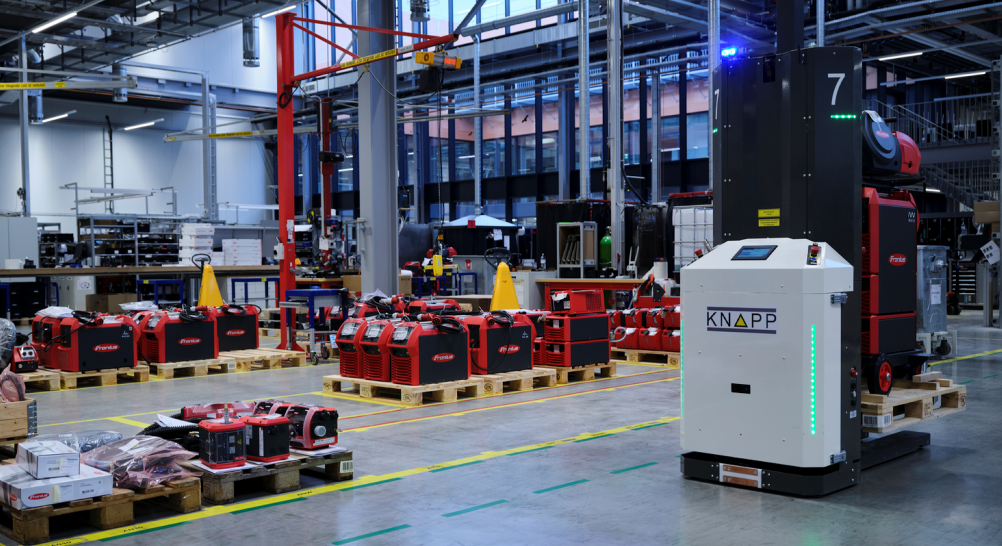 Fronius is a technology leader in the areas of welding technology, photovoltaic systems and battery charging. At their Sattledt location, Fronius is using Open Shuttles to automate transport in their new hall.