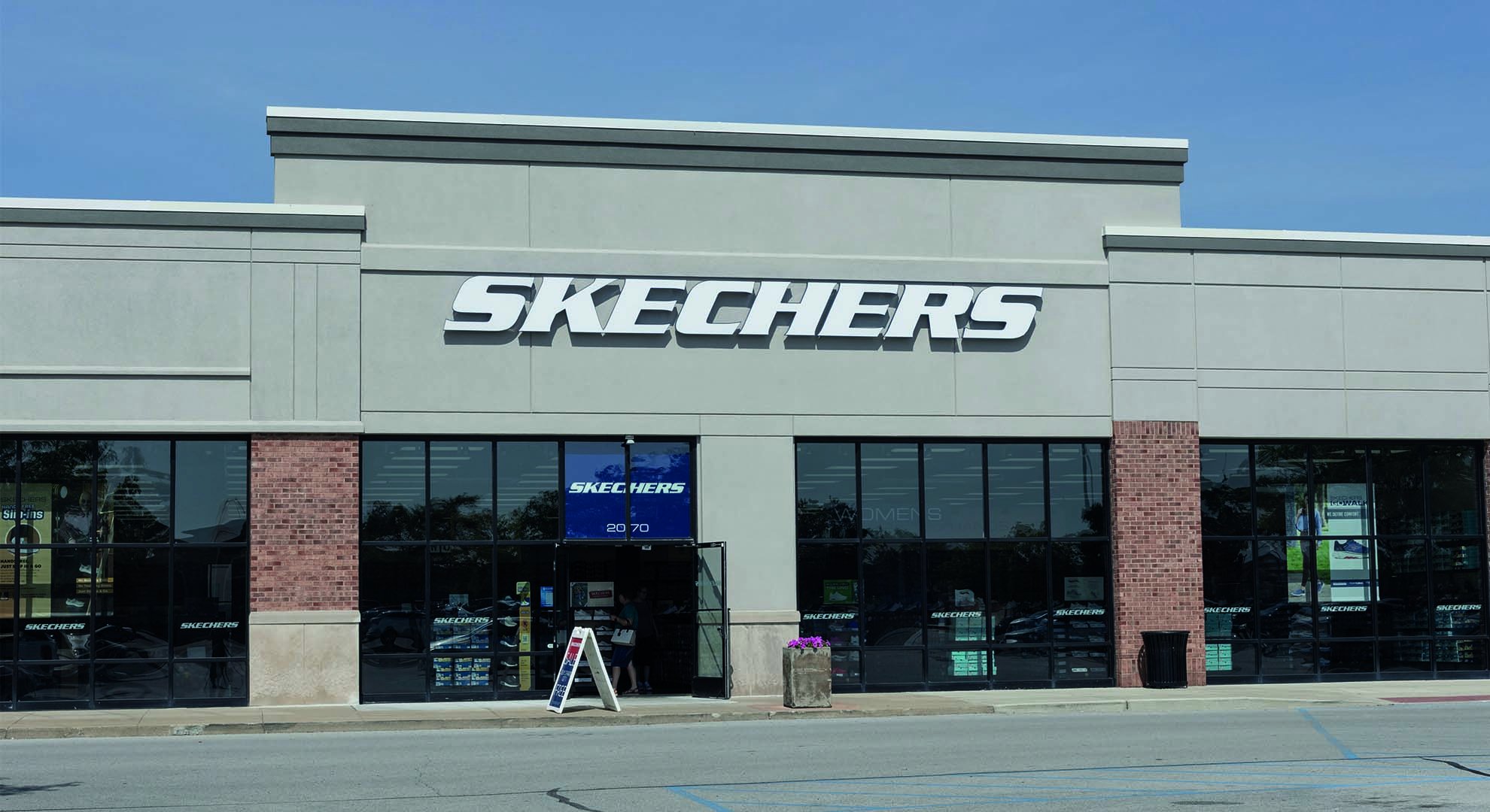 knapp and skechers in europe